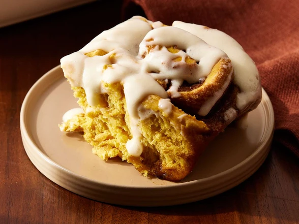 Fresh Pumpkin Cinnamon Rolls - 6 count