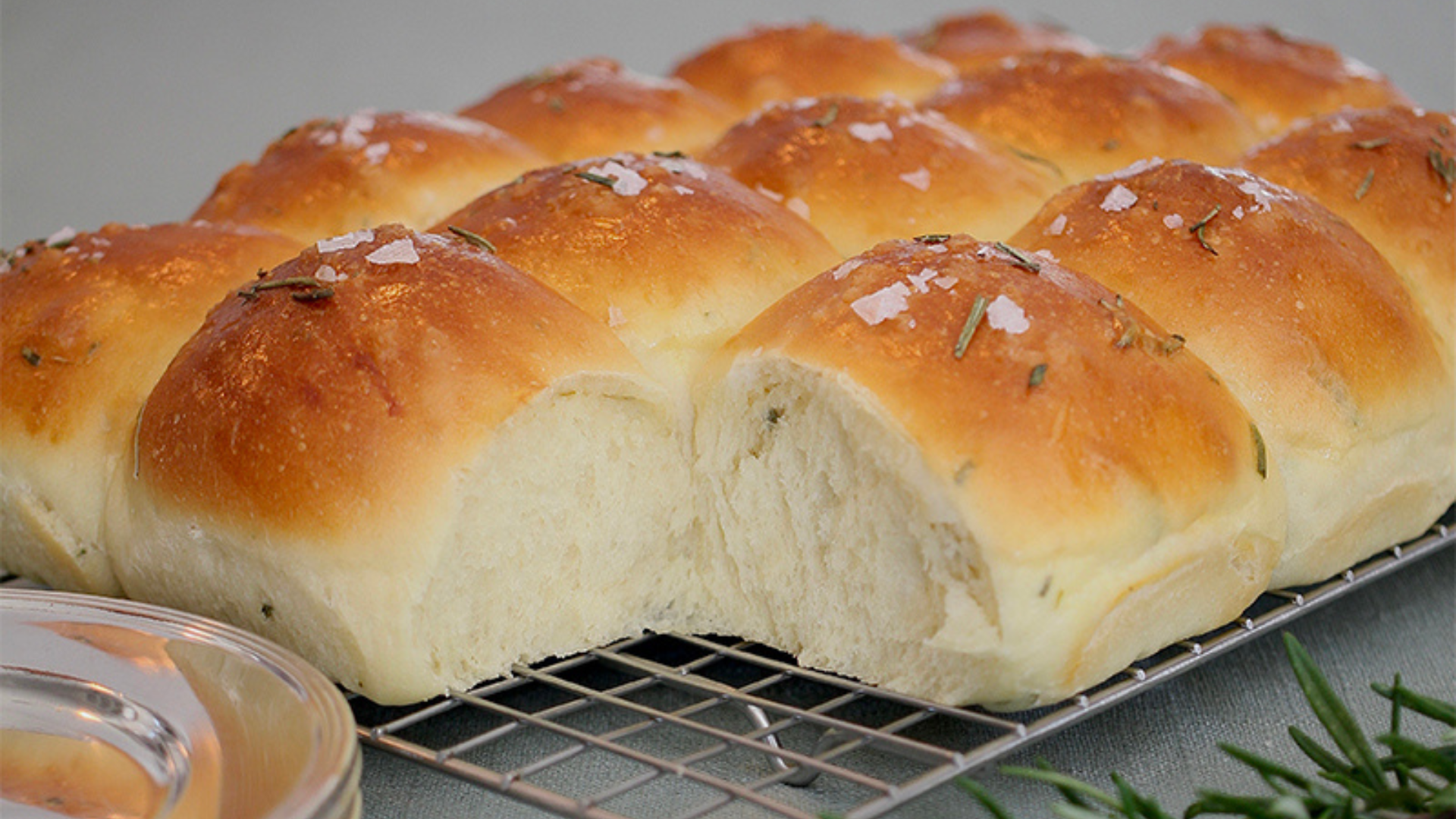 Rosemary Parmesan Pull-Apart Rolls