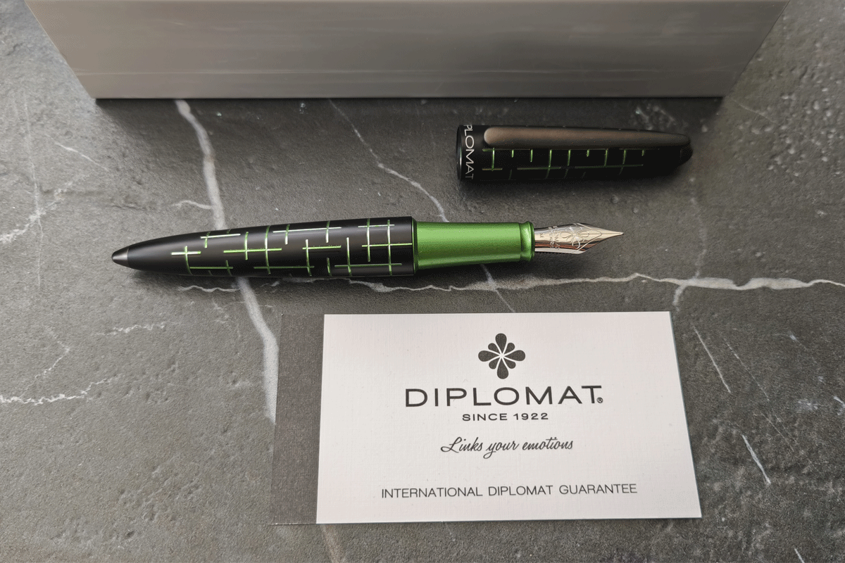 Diplomat Elox Matrix Black Green Fountain Pen