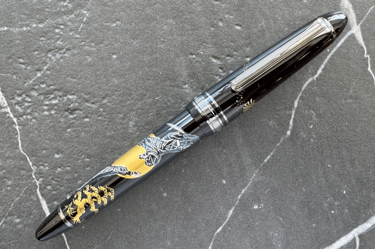 Sailor 1911 Ninja 2nd Maki-e 14K Katana Fountain Pen Sailor 1911 Ninja 2nd Maki-e 14K Katana Fountain Pen