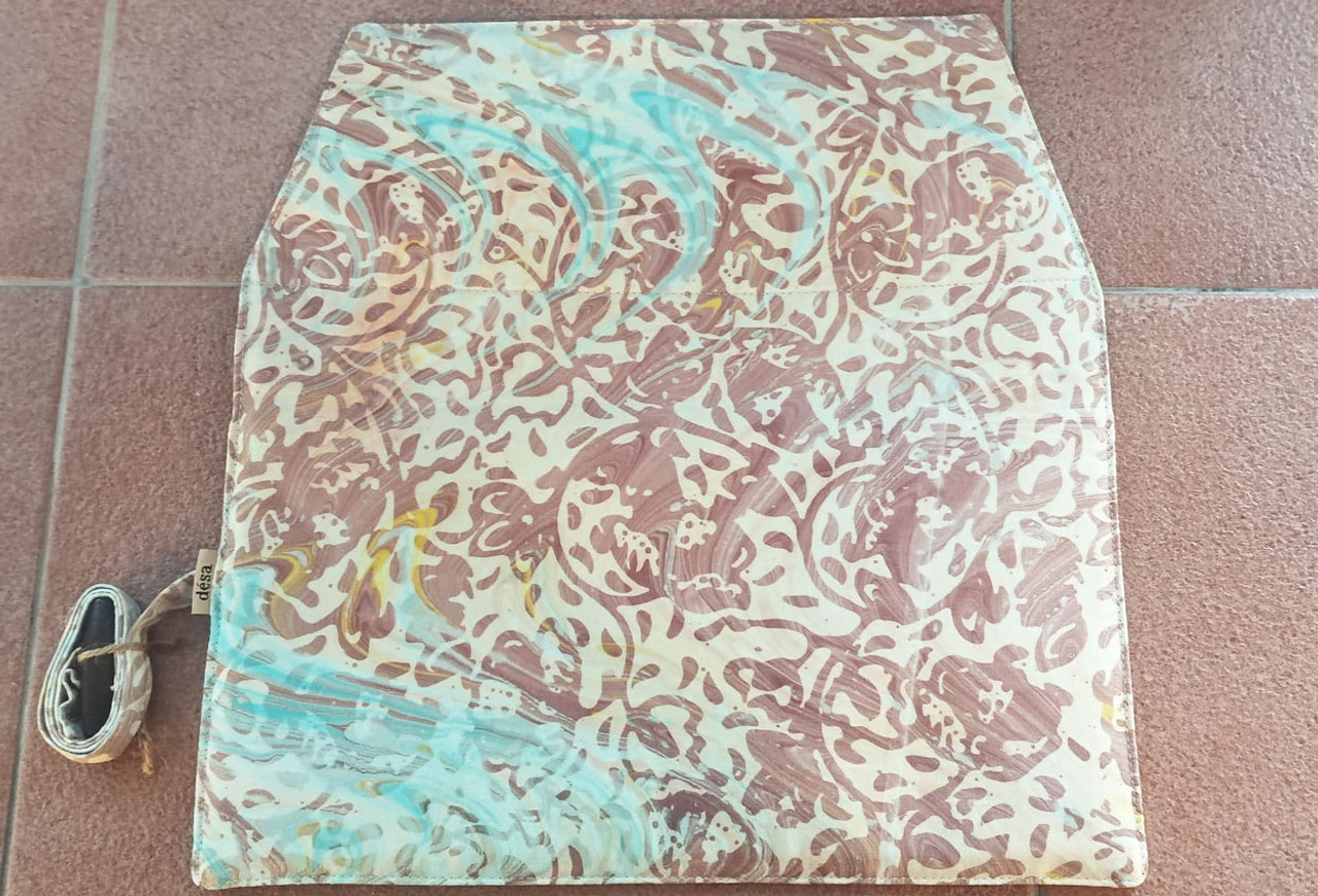 Desa Heritage Batik Textile Pen Wrap for Six Pens Beige Flower 2025