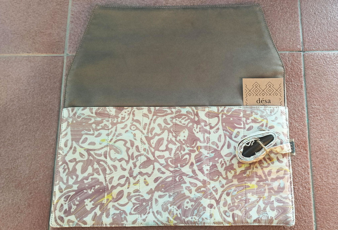 Desa Heritage Batik Textile Pen Wrap for Six Pens Beige Flower 2025