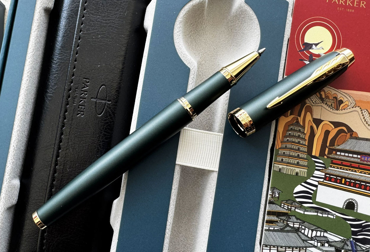 Parker IM Tang Dynasty Core Plus Green GT Rollerball Pen with Pouch Gift Set