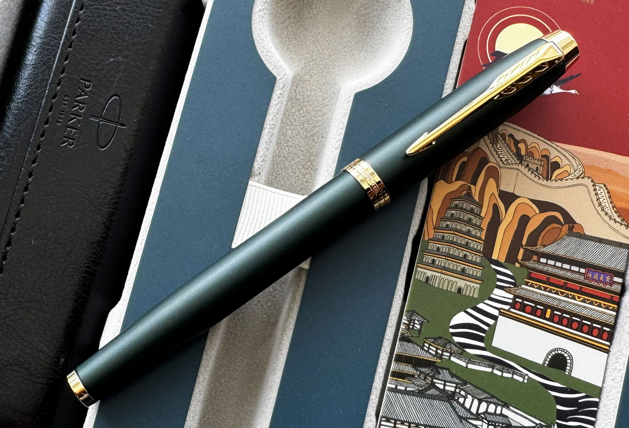Parker IM Tang Dynasty Core Plus Green GT Rollerball Pen with Pouch Gift Set