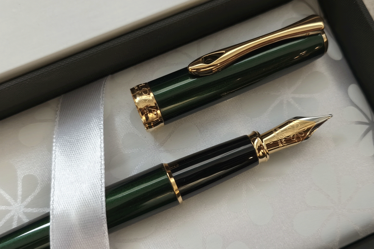 Diplomat Excellence A2 Evergreen Gold Fountain Pen