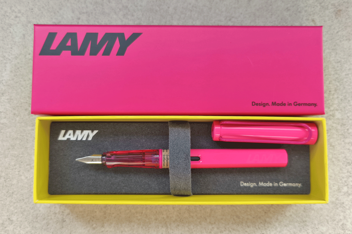 LAMY Safari Neon Pink Fountain Pen (SE 2026)