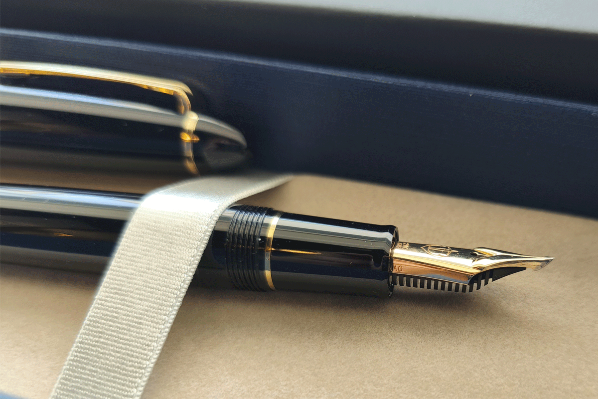 Sailor 1911 New Naginata King Eagle Gold Trim Fountain Pen