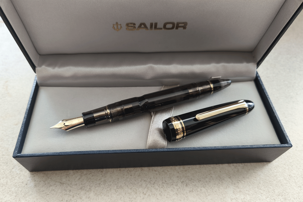 Sailor 1911 Realo Fountain Pen GT Smoke Black 18K Nib