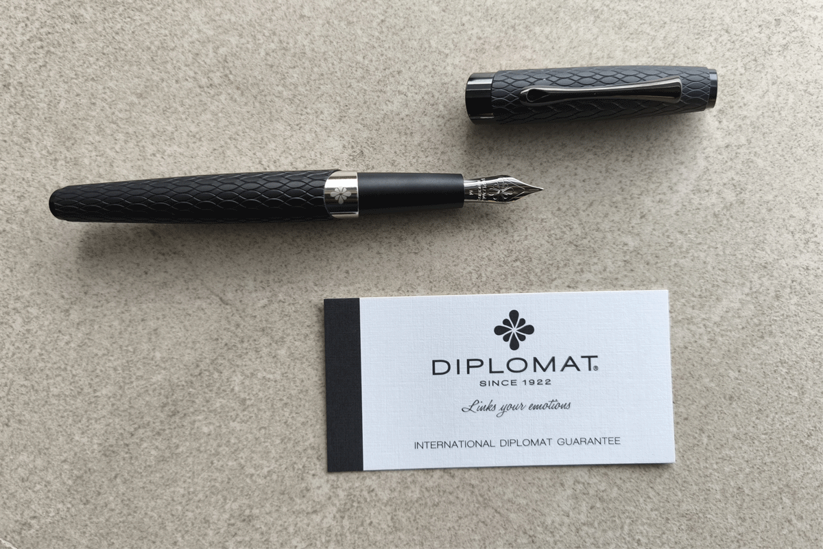 Cobra Guilloche Black Fountain Pen Medium Nib
