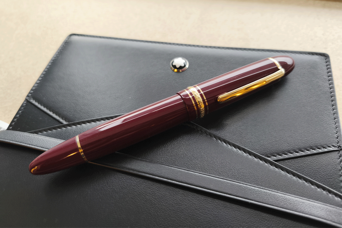 Montblanc Meisterstück Burgundy Red Fountain Pen