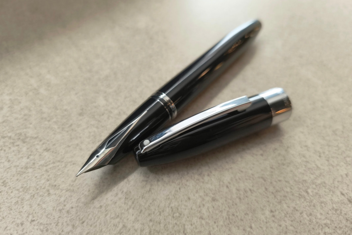 Sheaffer Legacy 9064 Glossy Black Fountain Pen