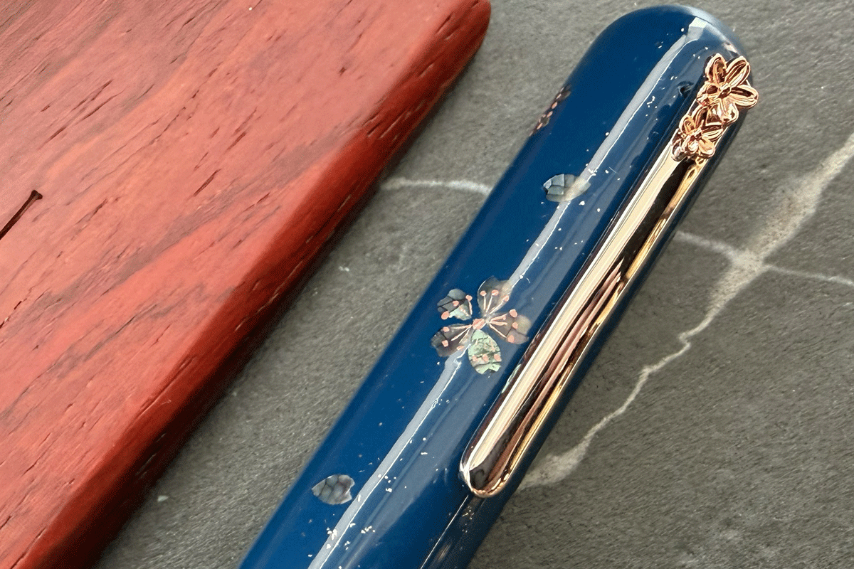 IKKAKU by Nahvalur 落樱 Cherry Blossom Urushi Fountain Pen Medium Nib