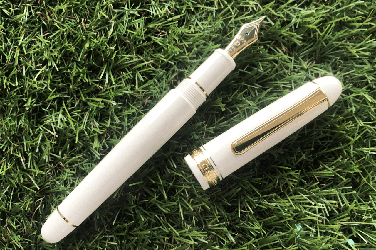 Platinum 3776 Century Chenonceau White Fountain Pen