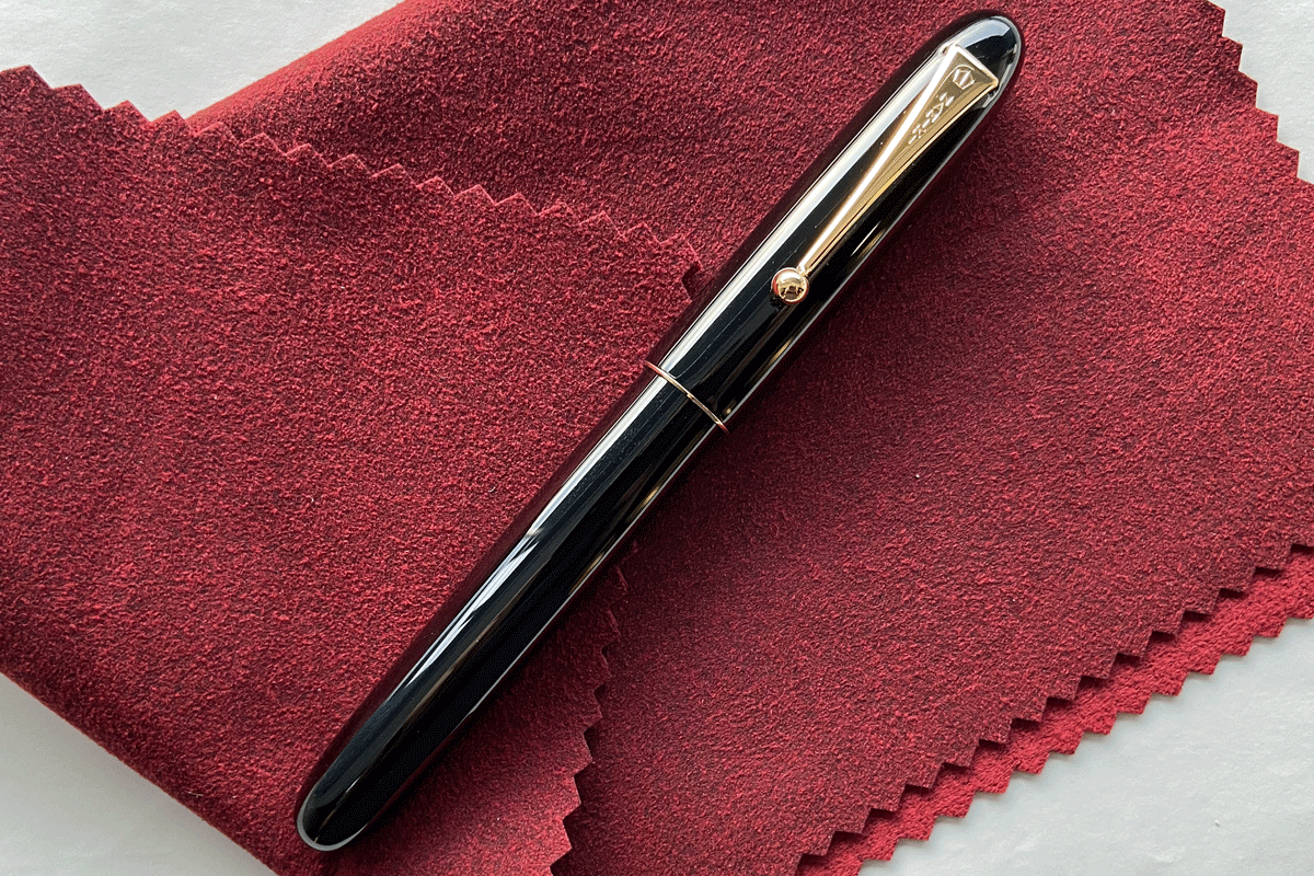 Namiki  Yukari Royale Urushi Lacquer Black Fountain Pen Medium Nib