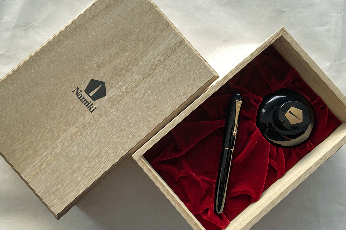 Namiki  Yukari Royale Urushi Lacquer Black Fountain Pen Medium Nib