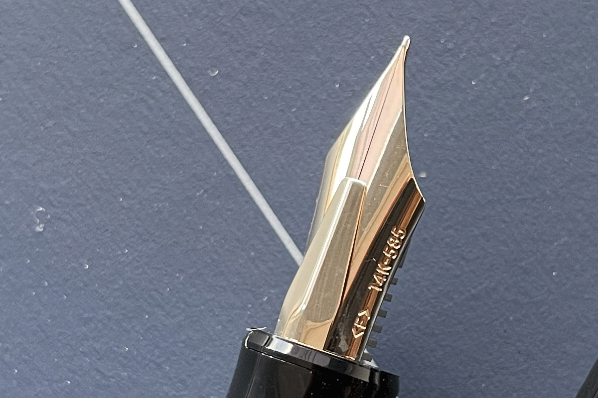 Pilot Justus 95 Black Ribbed Gold Trim Fountain Pen