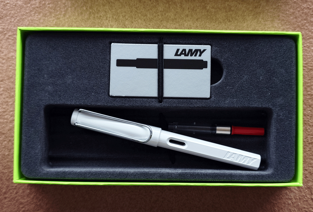 Lamy Safari White Fountain Pen Gift Set With Ink Cartridges 