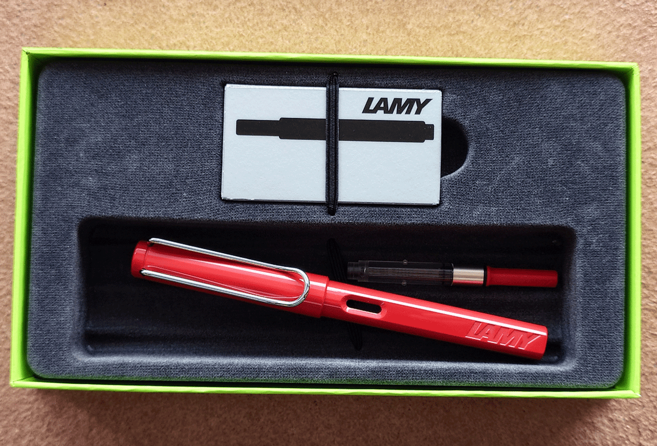 Lamy Safari Red Fountain Pen Gift Set With Ink Cartridges 