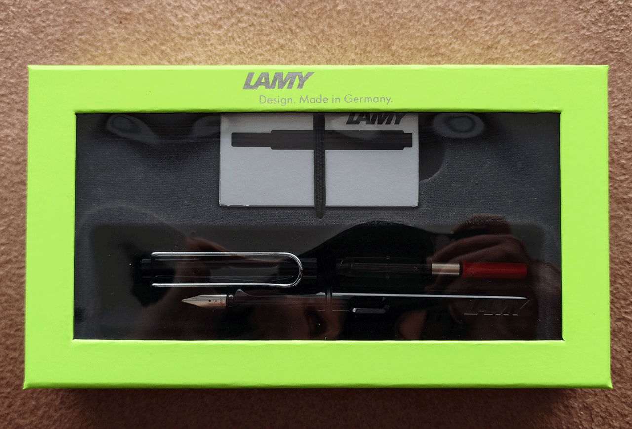 Lamy Safari Glossy Black Fountain Pen Gift Set With Ink Cartridges 