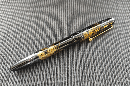 Namiki Yukari Yozakura Raden Fountain Pen 18K Medium Nib