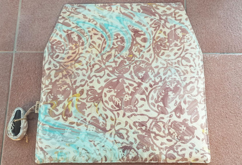 Desa Heritage Batik Textile Pen Wrap for Six Pens Beige Flower 2025