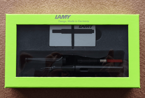 Lamy Safari Charcoal Black Fountain Pen Gift Set With Ink Cartridges 