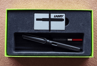 Lamy Safari Charcoal Black Fountain Pen Gift Set With Ink Cartridges 