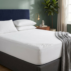 white-144-thread-count-68-pick-16-inch-extra-deep-fitted-sheet-on-bed-with-pillows-demonstrating-deep-pocket-fit-bedroom-lifestyle