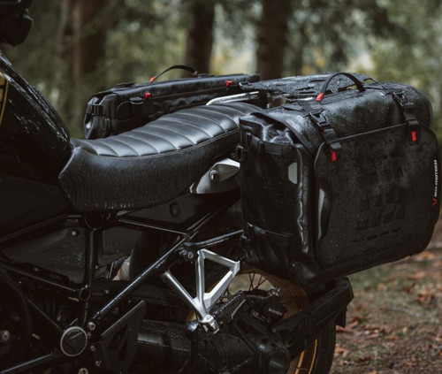 SW-MOTECH - KIT BOLSOS LATERALES SYSBAG WP (L) 27-40 LT + PLACAS ADAPTADORAS (BC.SYS.00.006.12000L/BC.SYS.00.006.12000R