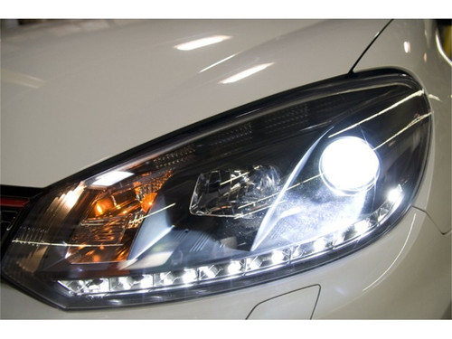 Spyder Black Projector Headlights with DRL for Volkswagen Golf/GTI (Halogen Model)