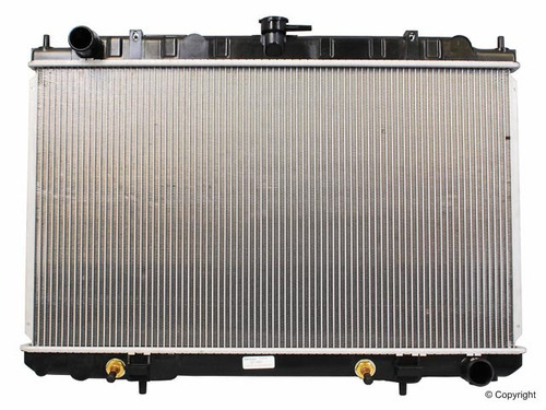 DENSO Auto Parts Radiator 221-3401 for 2000-2004 INFINITI/Nissan (I35, Maxima)