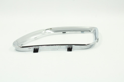 Grille GM1200542 - angled view