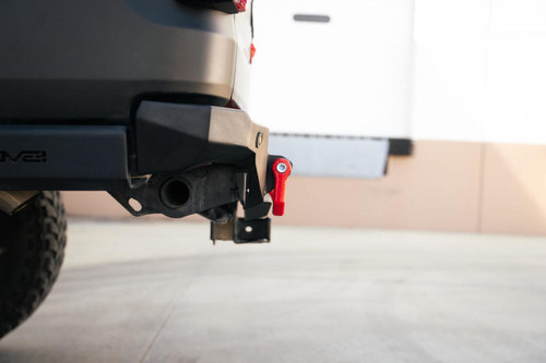 DV8 Offroad UNSK-01RD Elite Series D-Ring Shackles - 1-1/16" Steel, 7/8" Chromoly