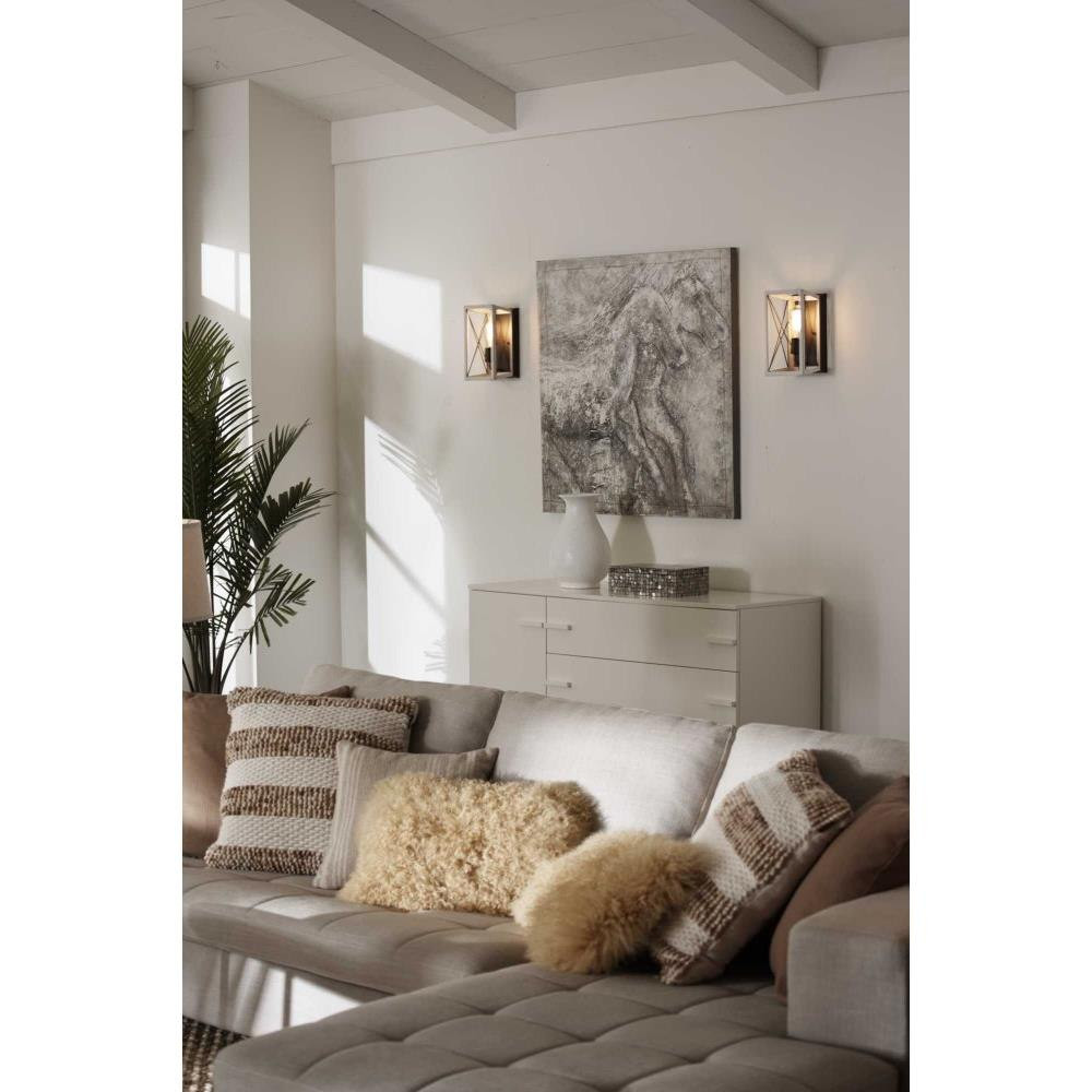 {"pim_id":"70_PROG_BRIARWOOD_LIVING_SCONCES_VERT_appshot_1k","sku":"70_P710012","media_type":"media"}