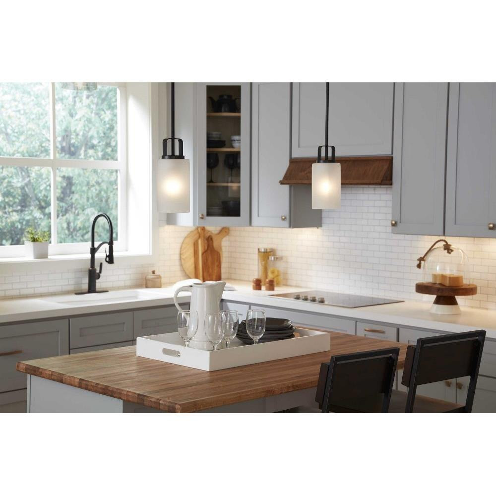 {"pim_id":"70_PROG_League_Pendant_Matte_Black_Kitchen_DTL_3_Chair_Plate_appshot_1k","sku":"70_P500341","media_type":"media"}