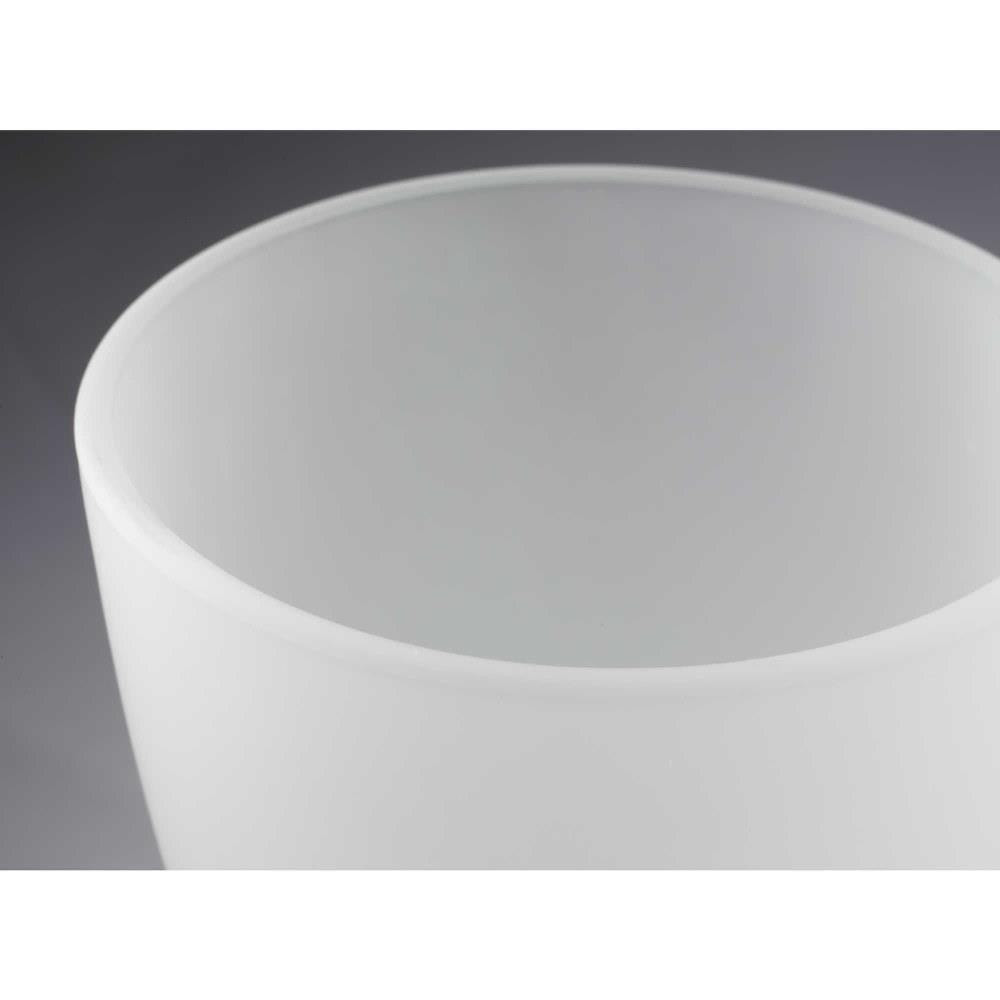 {"pim_id":"70_Gather_glass_detailshot_1k","sku":"70_P3748","media_type":"media"}