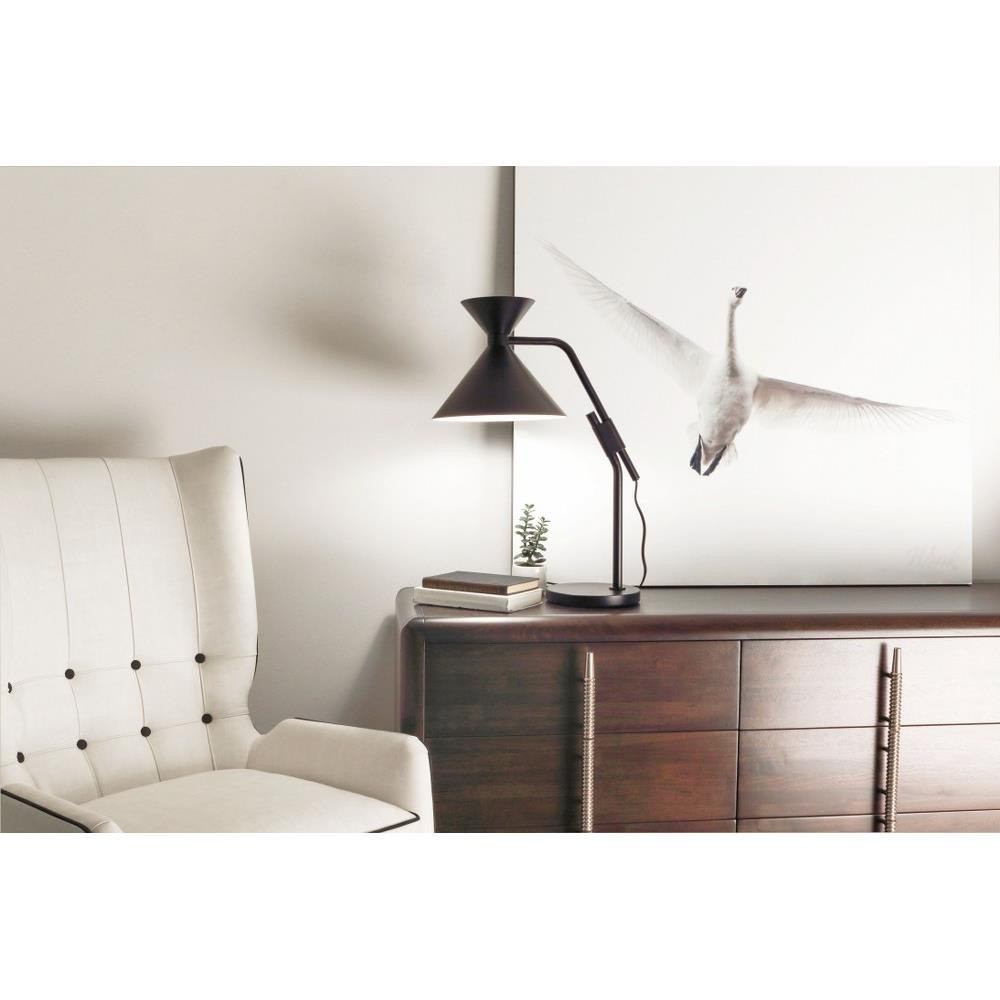 {"pim_id":"128_1252_Cinch_Table_Lamp_Matte_Black_Metal_Shade_White_Interior_1k","sku":"128_1252","media_type":"media"}