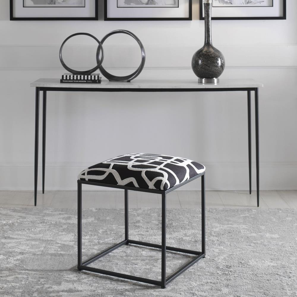 {"pim_id":"208_furn_3836_23690_b_new_2k","sku":"208_23690","media_type":"media"}