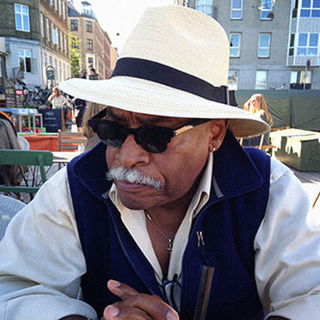 Joe Fedora Fan Pics: Dignified man wearing Joe Fedora on European Trip