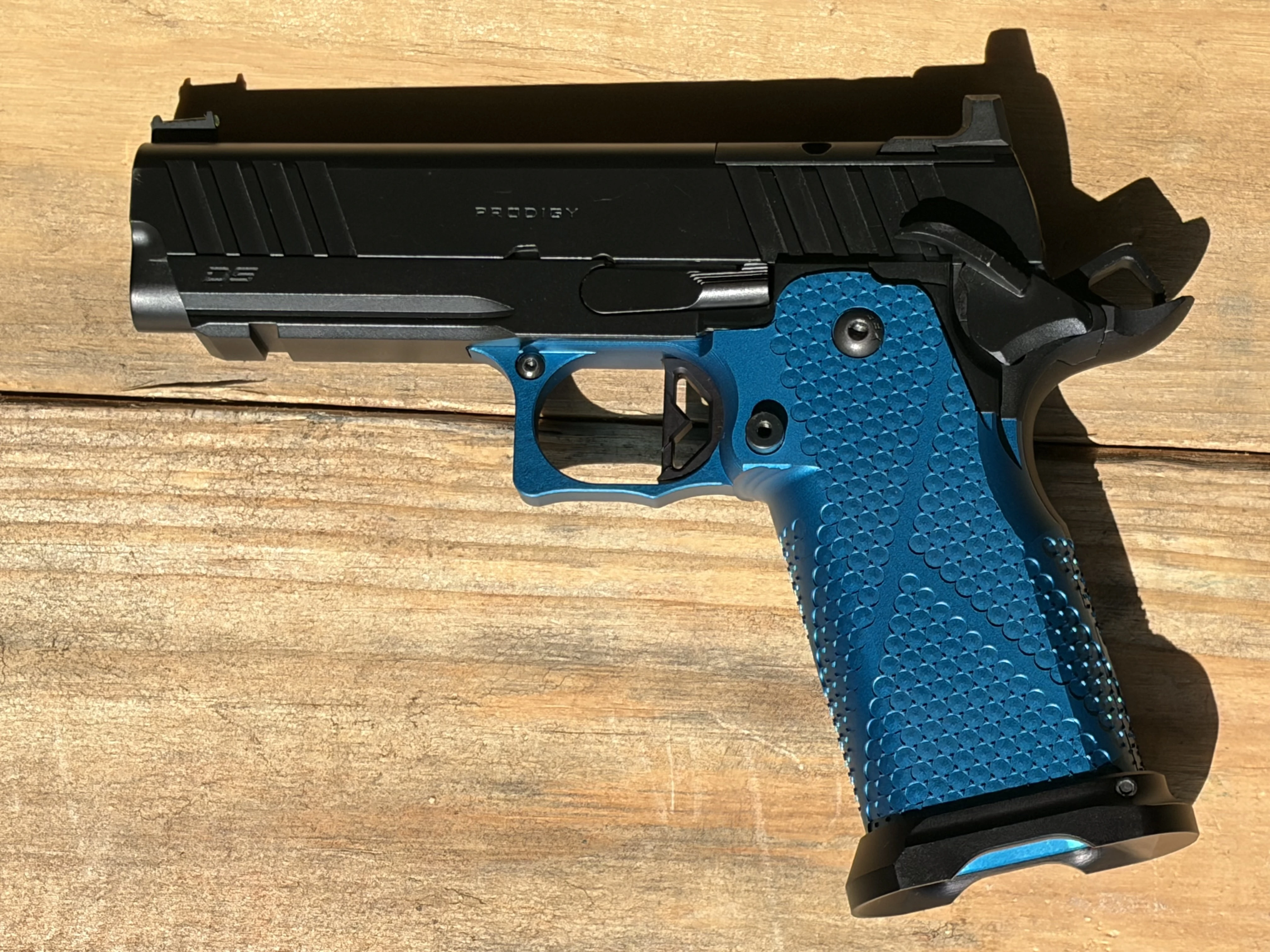 Jigsaw grip on Springfield Prodigy