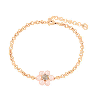 Gold bracelet with a single daisy motif featuring soft pink pearl petals and a crystal-encrusted center on an adjustable chain.