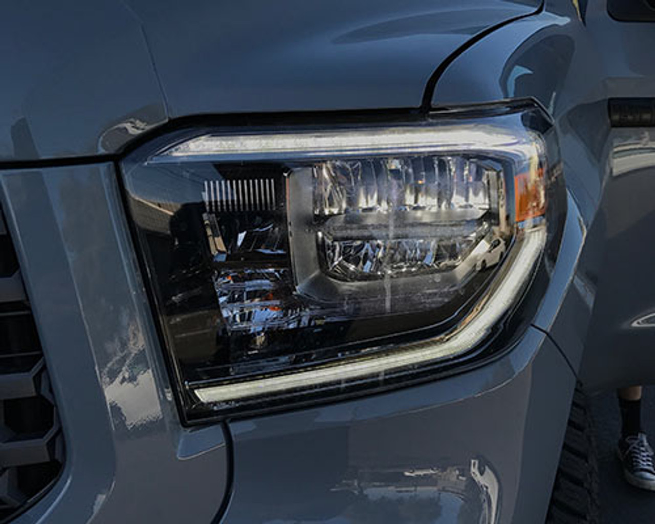 2018 Toyota Tundra LED headlights