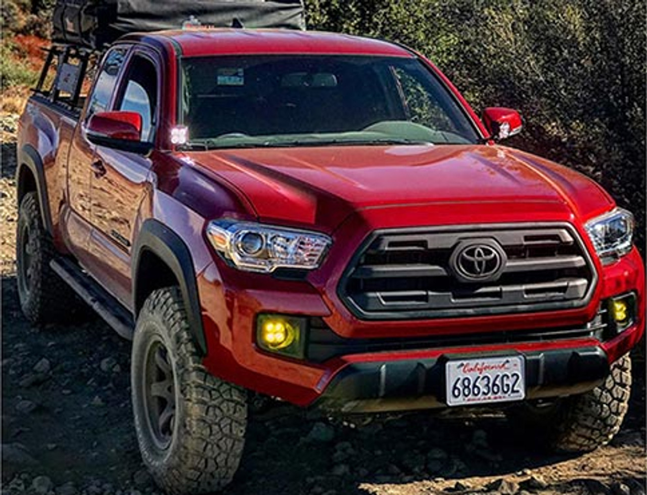 Squadron Sport Amber WC Fog Light kit on a 2016+ Tacoma