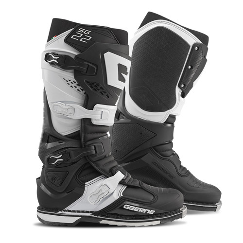 SG22 BOOTS BLACK/WHITE