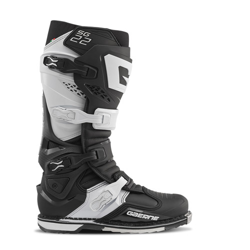 SG22 BOOTS BLACK/WHITE