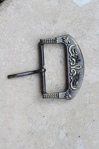 Carved Metal Design Buckle
