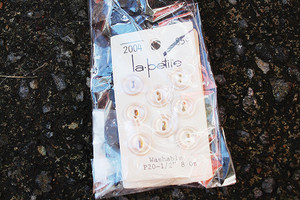 Vintage Early 1990s La Petite Buttons #2004 P20-1/2"