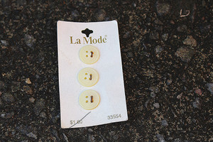 Vintage 1990s La Mode Light Yellow 5/8" Buttons #33554