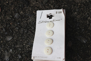 Vintage 1990s Streamline 1/2" Flat White Buttons