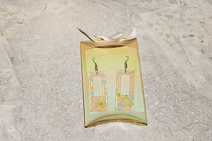 Vintage City Look Translucent Daisy Dangle Earrings